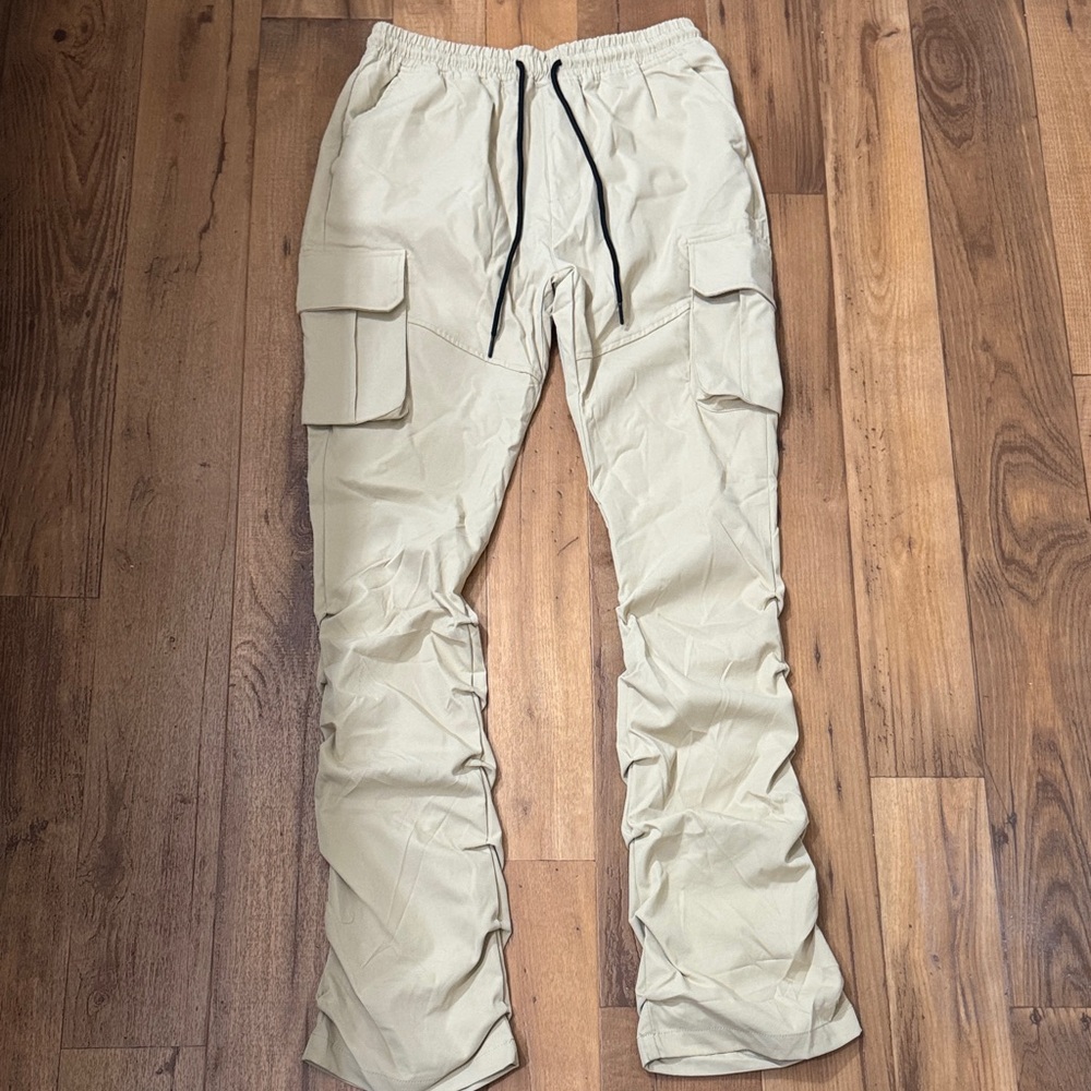 Cargo stacked beige sweatpants